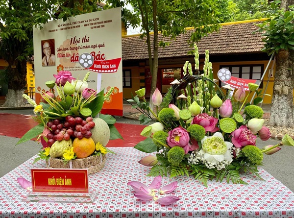 Công đoàn Khối Điện ảnh dành giải Nhì tại Hội thi cắm hoa, trang trí mâm ngũ quả “Niềm tin dâng bác” nhân dịp kỷ niệm 134 năm Ngày sinh Chủ tịch Hồ Chí Minh